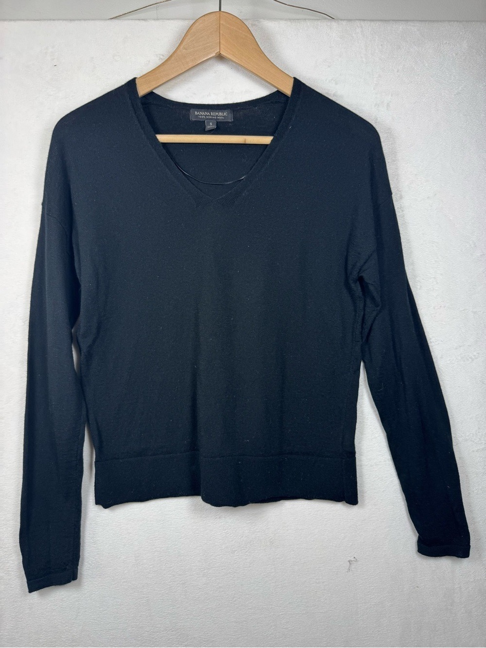 Banana Republic Black V-Neck Merino Wool Sweater Small
